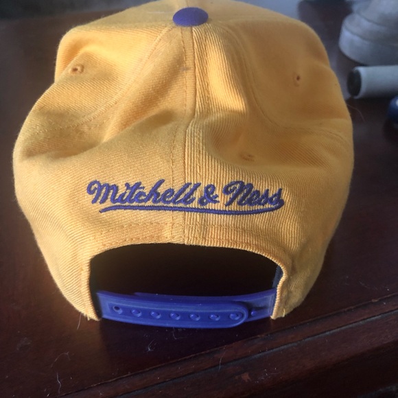 Mens LA Lakers Hat - Picture 5 of 5